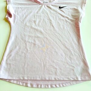 🙂4/$20 Nike Athletic Shirt